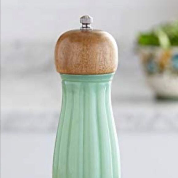 Rare- The Pioneer Woman Timeless Beauty Jadeite Pepper Grinder - Picture 2 of 4